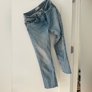 Zara Tapered Leg Jean. Medium Blue Wash. US 6